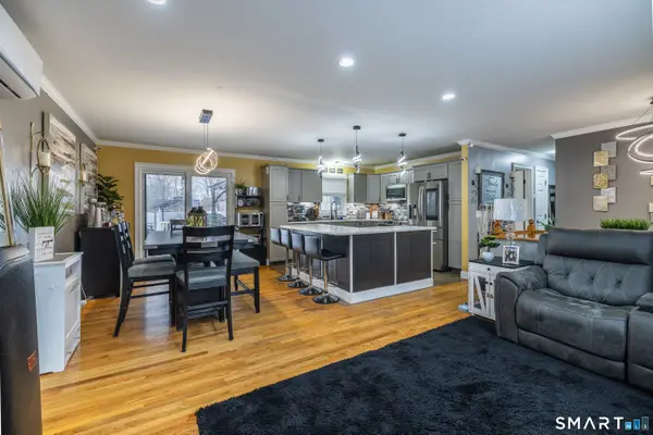 6 Chaucer Drive, Shelton, CT 06484