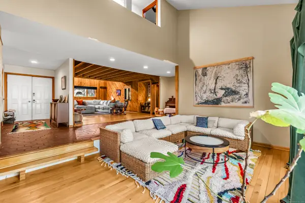 4 Old Gate Lane, Newtown, CT 06470