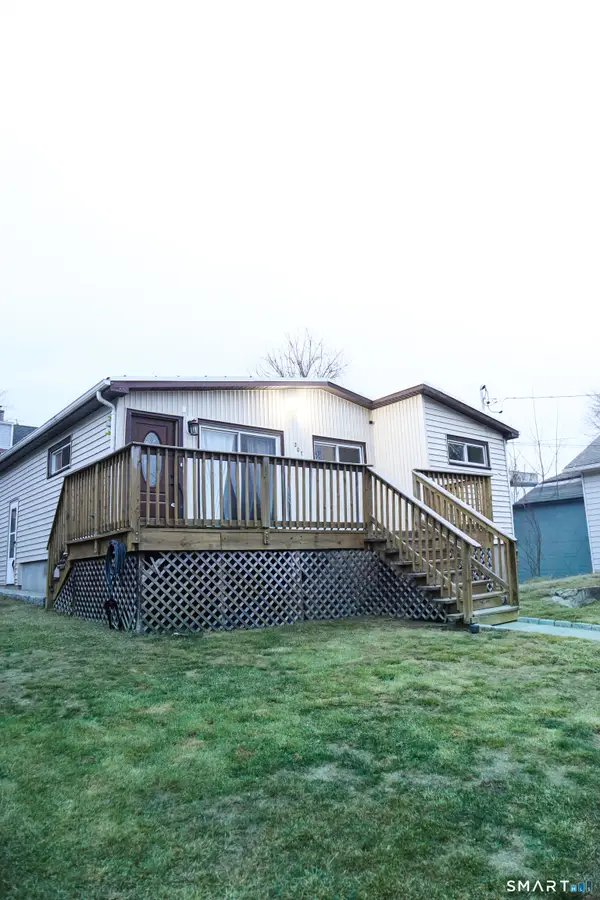 207 Hillcrest Road, Bridgeport, CT 06606