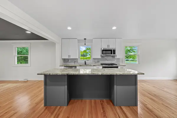 15 Lancaster Road, Glastonbury, CT 06033