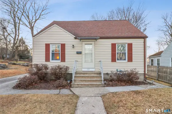 125 Macarthur Drive, Waterbury, CT 06704