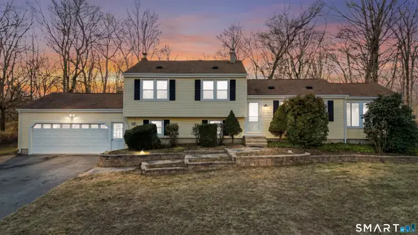 7 Coach Light Drive, Clinton, CT 06413