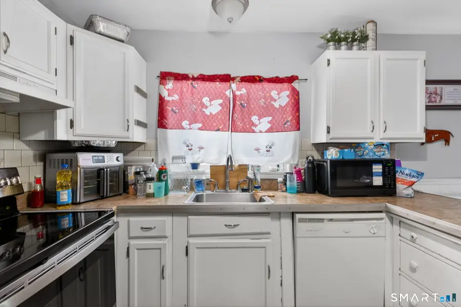 18 Cadbury Place, Naugatuck, CT 06770 - Image #2