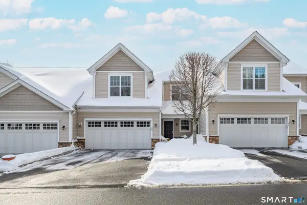 23 Woods Lane #23, Newtown, CT 06470