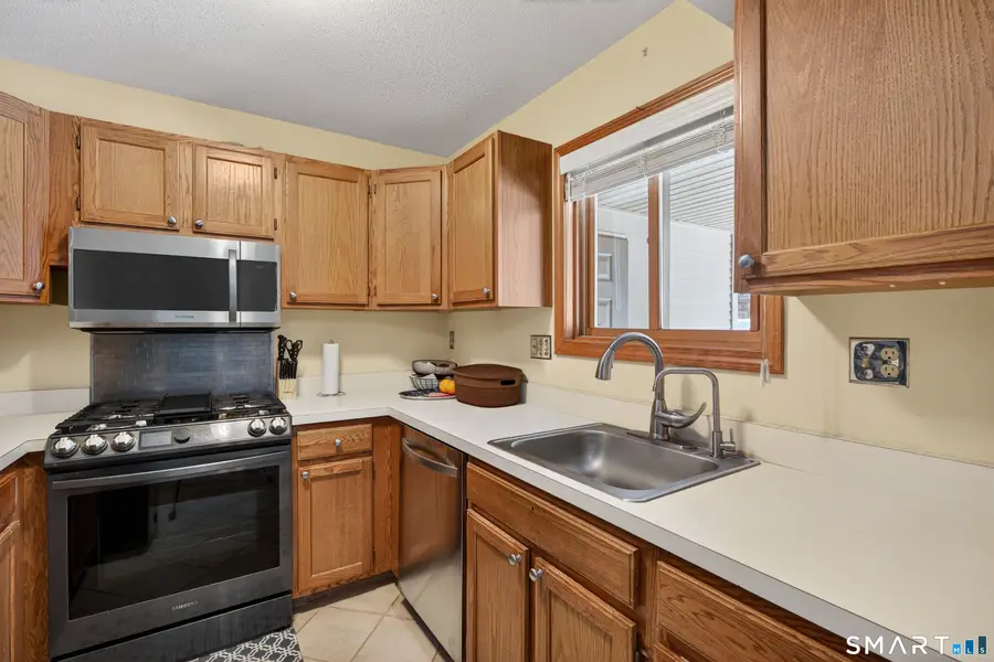 140 Barn Finch Circle #140, Naugatuck, CT 06770 - Image #2