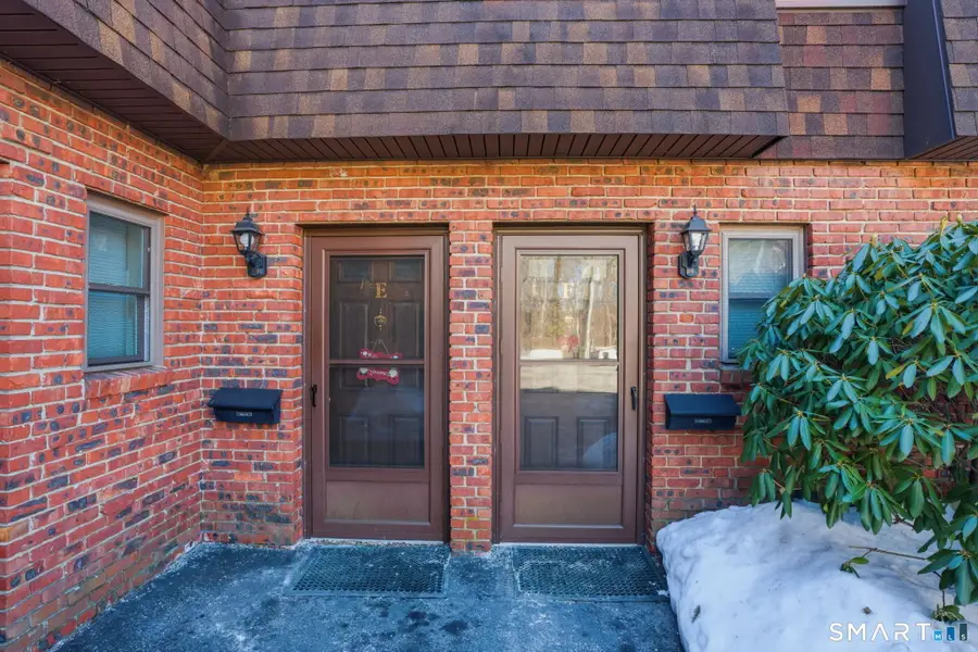 27 Burgoyne Street #APT E, West Hartford, CT 06110 - #2