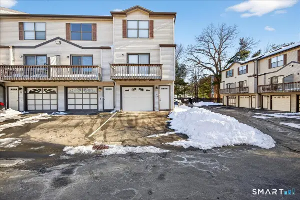 15 Crest Street #D27, West Haven, CT 06516