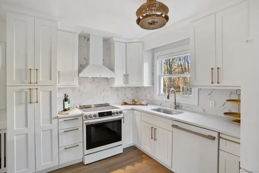 132 Toll House Lane, Fairfield, CT 06825 - Image #3