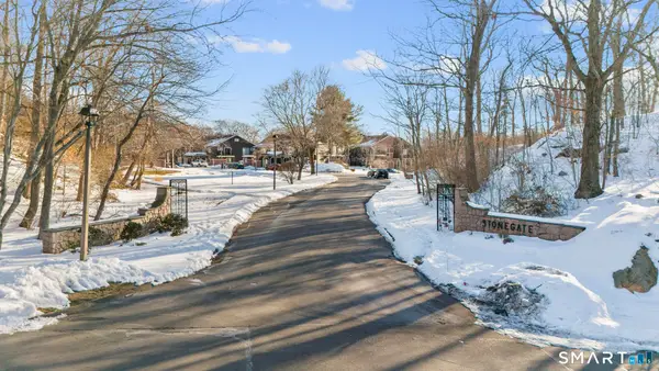 19 Stonegate Circle #D, Branford, CT 06405