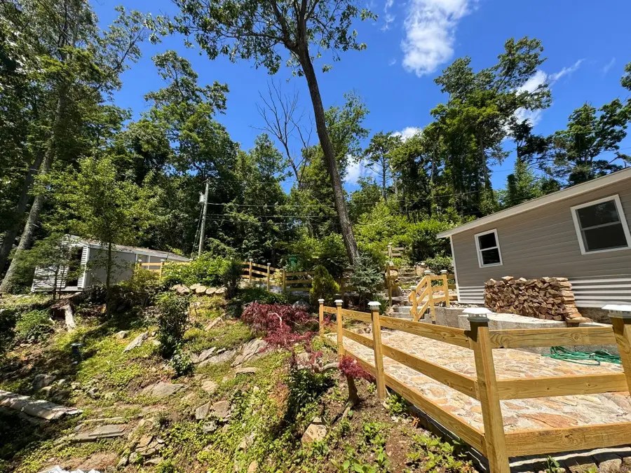 22 Hemlock Trail, Newtown, CT 06482 - #2