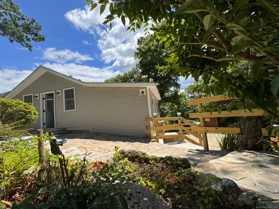 22 Hemlock Trail, Newtown, CT 06482 - #3