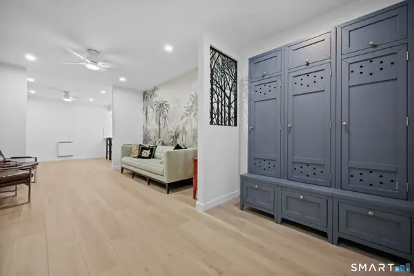 8 Elmcrest Terrace #100, Norwalk, CT 06850