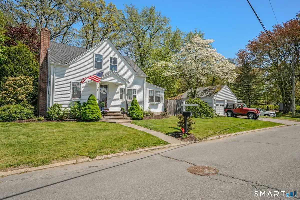 1 Middle Street, Waterford, CT 06385 - #1