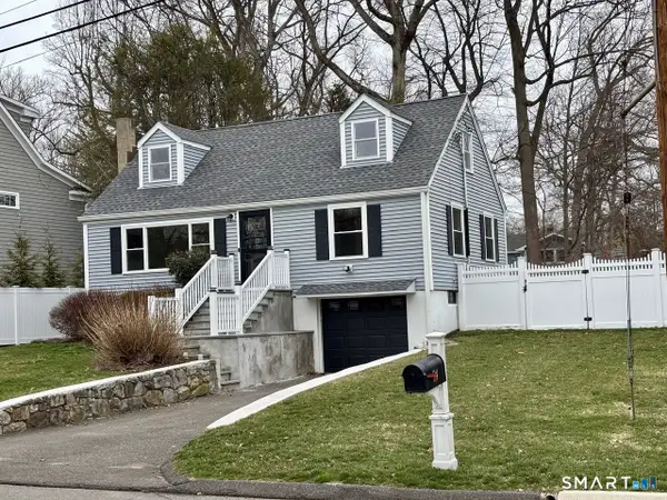 24 Deepwood Lane, Norwalk, CT 06854