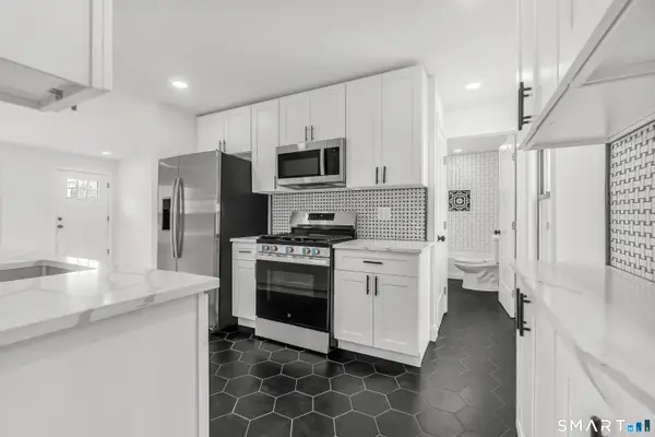 7 Moscariello Place, Norwalk, CT 06854