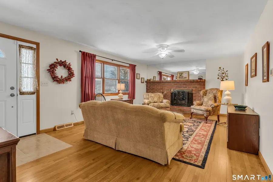 6 Carriage Drive, North Haven, CT 06473 - #3