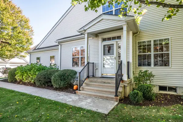 28 Meadowview Court #28, Canton, CT 06019