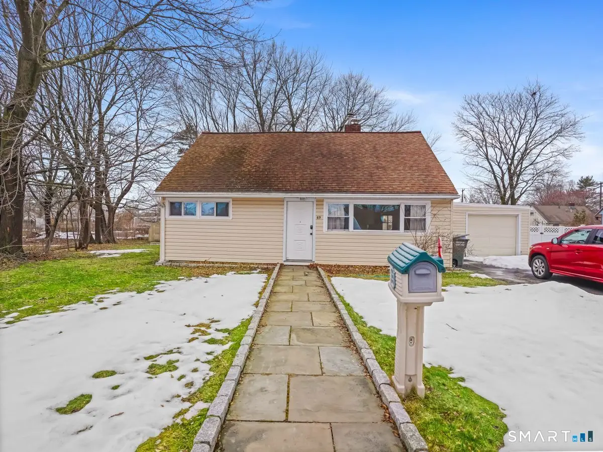 69 Seaver Circle, Bridgeport, CT 06606 - #1