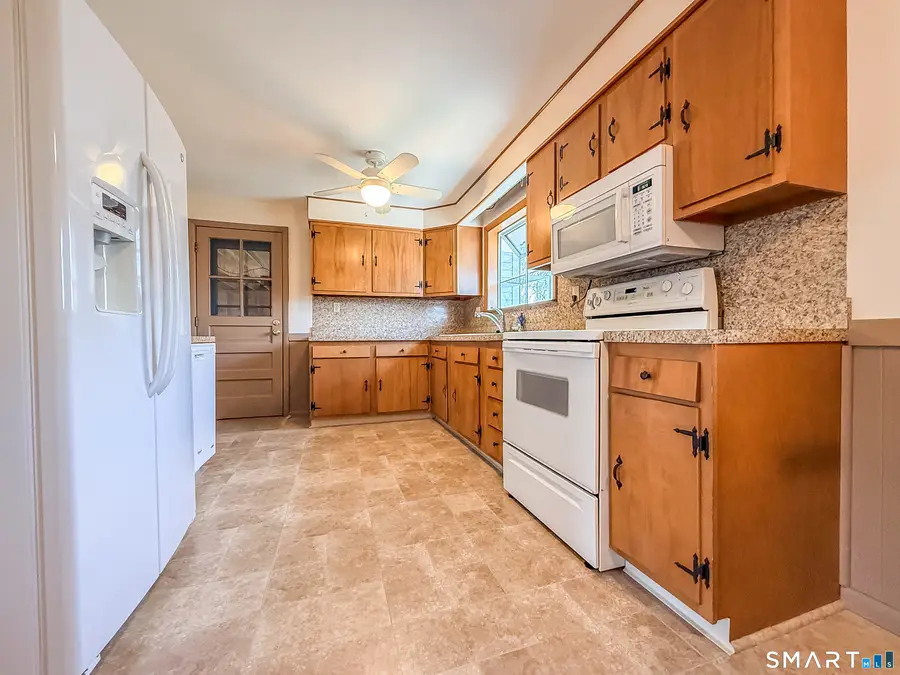 27 Londonderry Drive, Wallingford, CT 06492 - #2