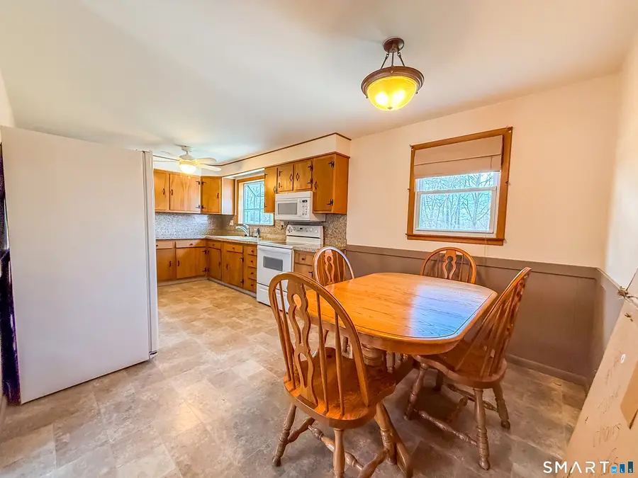 27 Londonderry Drive, Wallingford, CT 06492 - #3