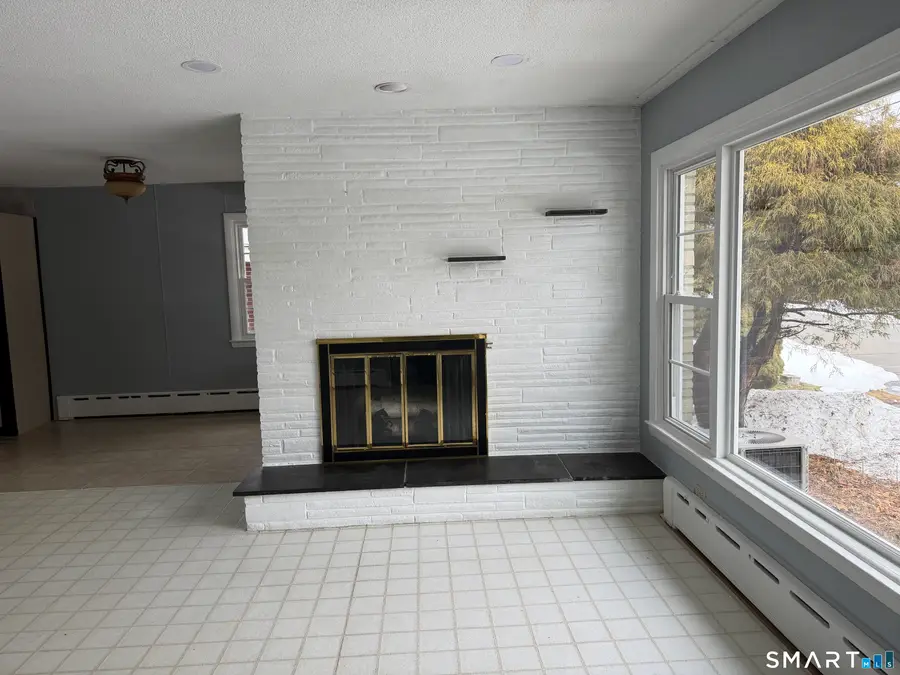 8 Reichelt Terrace, Ansonia, CT 06401 - #3