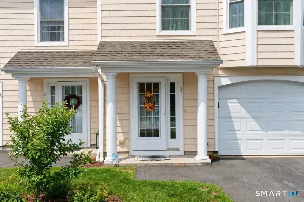 27 Parkwoods Drive #27, Norwich, CT 06360