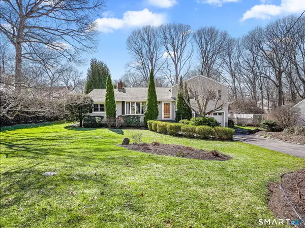 30 Rolling Wood Drive, Trumbull, CT 06611