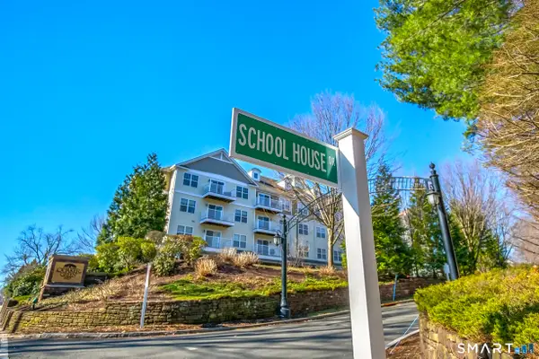 26 Schoolhouse Drive #308, West Hartford, CT 06110