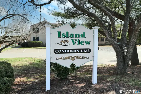 35 Bay Path Way #35, Branford, CT 06405