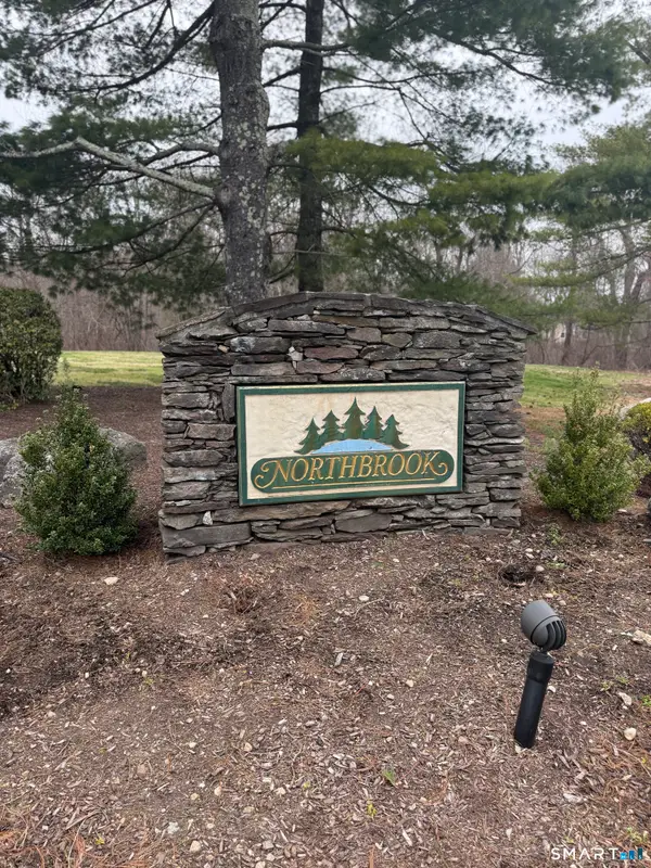 10 Echowoods Circle #10, Monroe, CT 06468