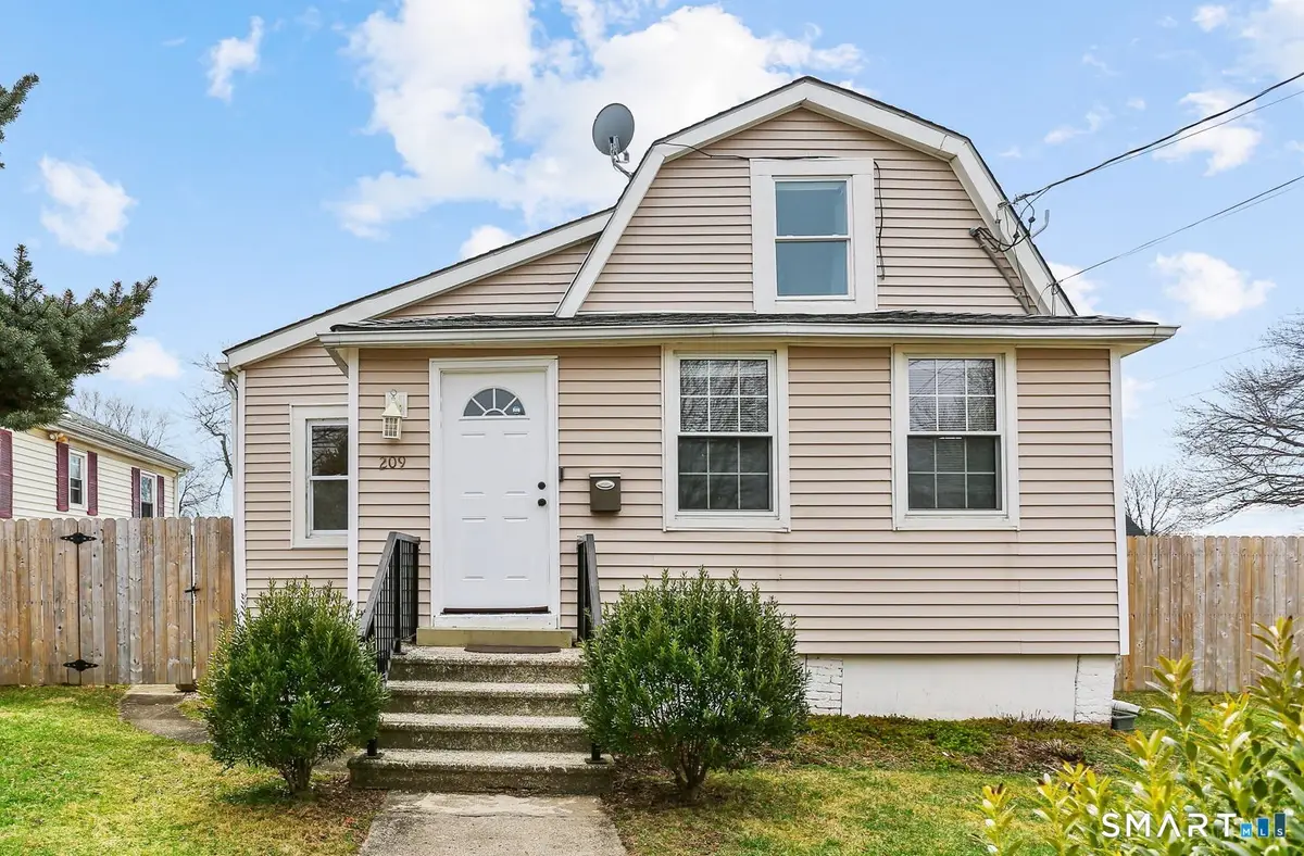 209 Trumbull Avenue, Bridgeport, CT 06606 - #1