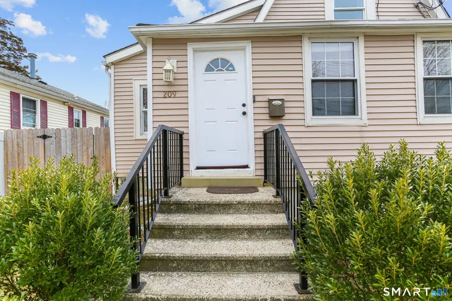 209 Trumbull Avenue, Bridgeport, CT 06606 - #2