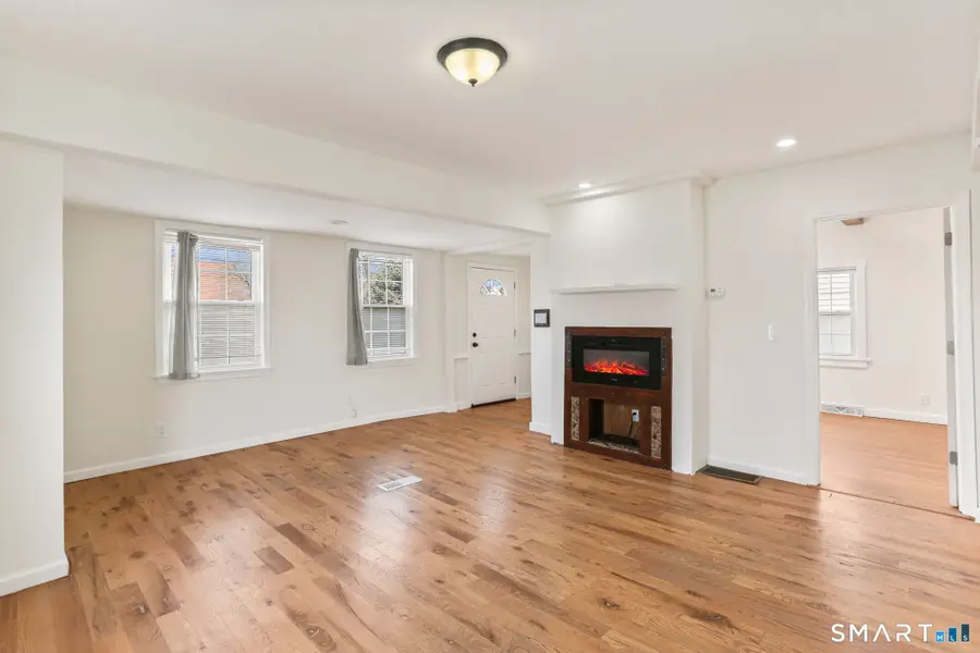 209 Trumbull Avenue, Bridgeport, CT 06606 - #3