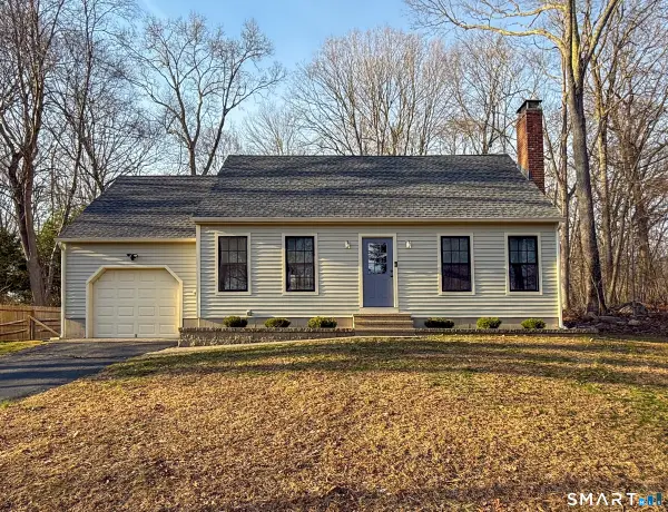 23 Country Village Lane, Clinton, CT 06413