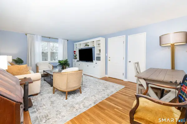 40 Arnold Way #40, West Hartford, CT 06119