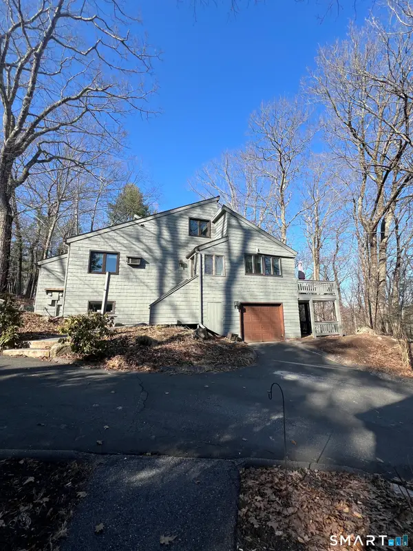 302 Cliffside Drive #+ Garage G82, Torrington, CT 06790