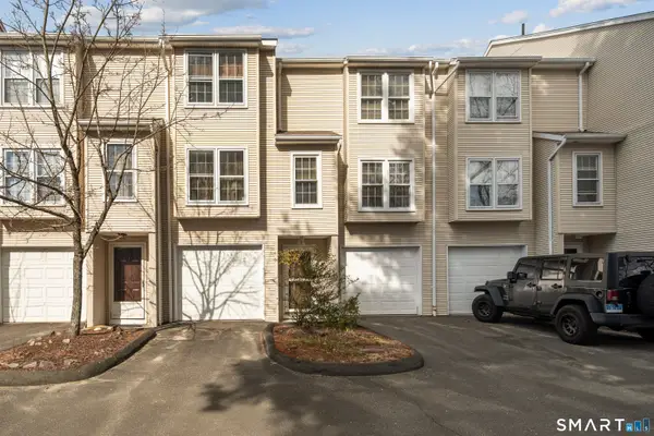 40 Deerwood Lane #9, Waterbury, CT 06704