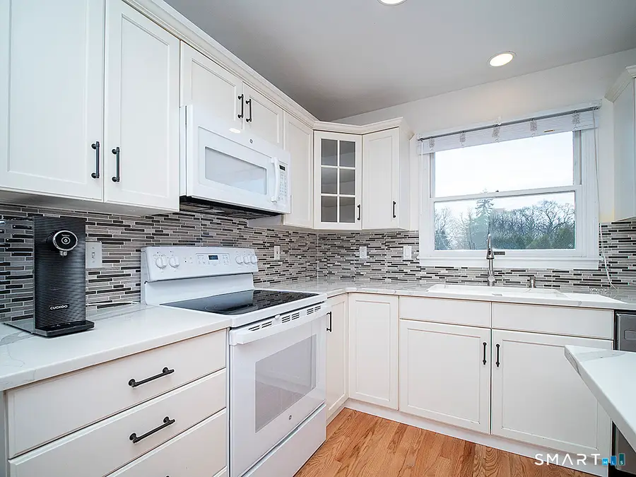 81 Old Stratfield Road, Fairfield, CT 06825 - #3