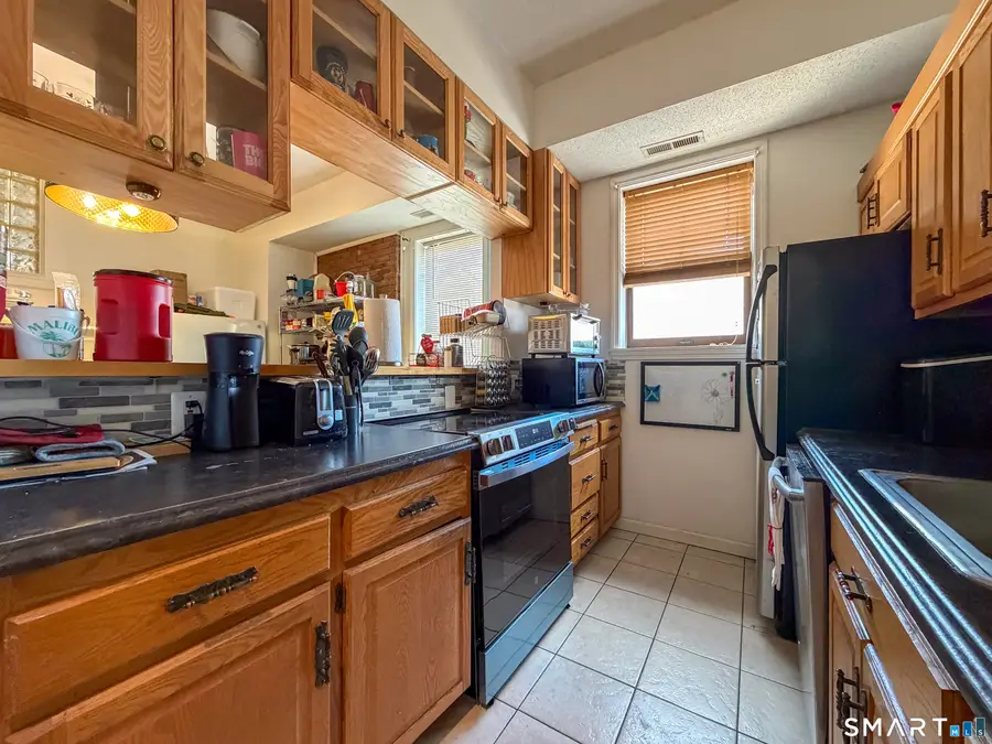 239 Farmington Avenue #B, Hartford, CT 06105 - #3