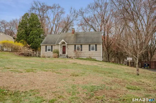 32 Greenbriar Lane, Newtown, CT 06470