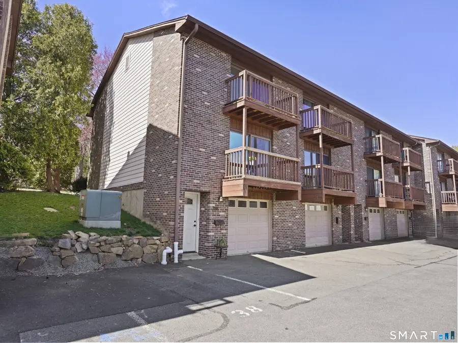 368 Knapps Highway #368, Fairfield, CT 06824 - #3