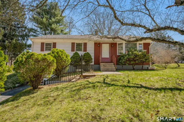 8 Holly Hill Drive, Montville, CT 06382