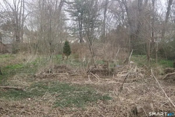 5 Arlington Road, Bloomfield, CT 06002