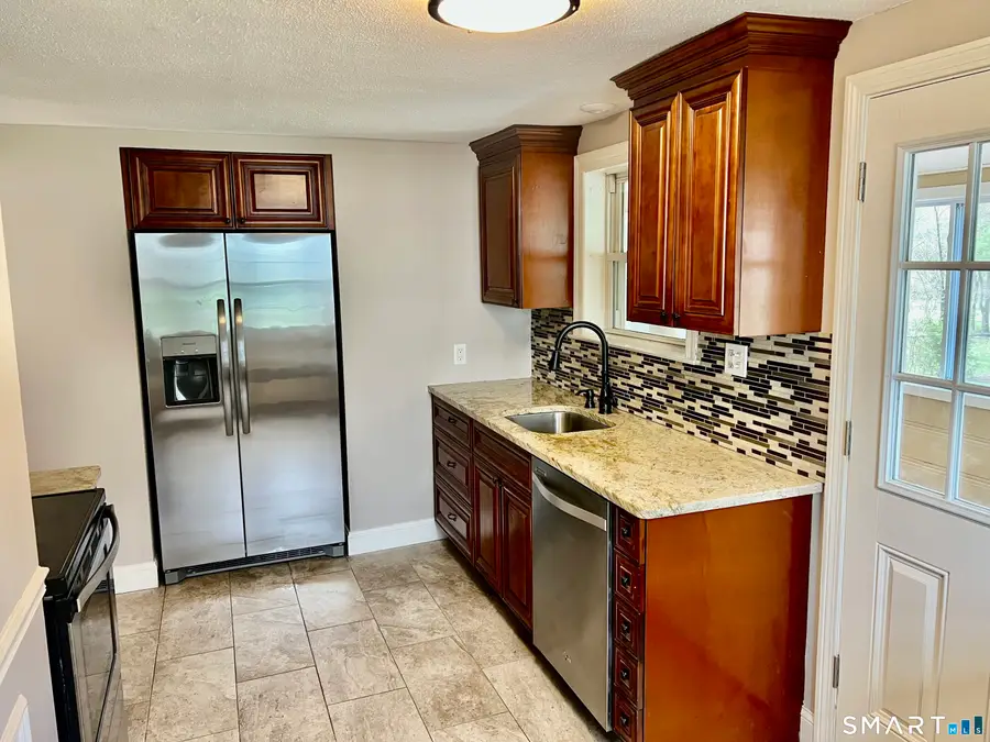 72 Hartford Avenue, Newington, CT 06111 - #3