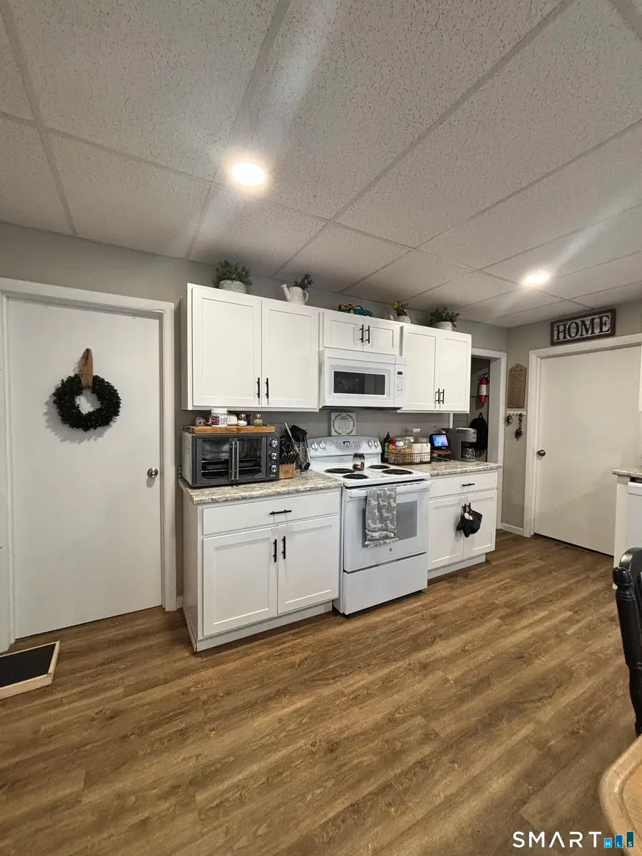 8 Thompson Court, Enfield, CT 06082 - #3