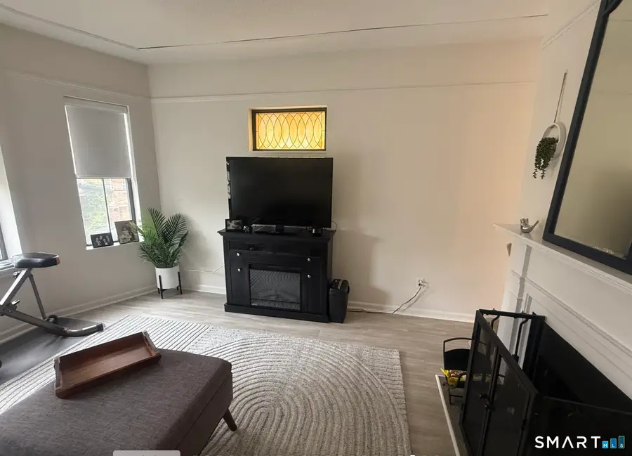 16 Essex Street #5D, Hartford, CT 06114 - #3