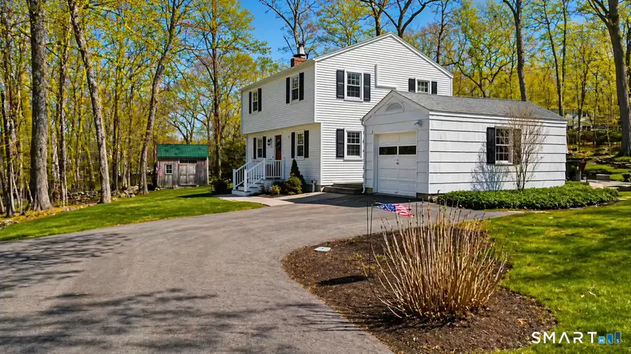 27 Brewster Drive, Gales Ferry, CT 06335 - #3