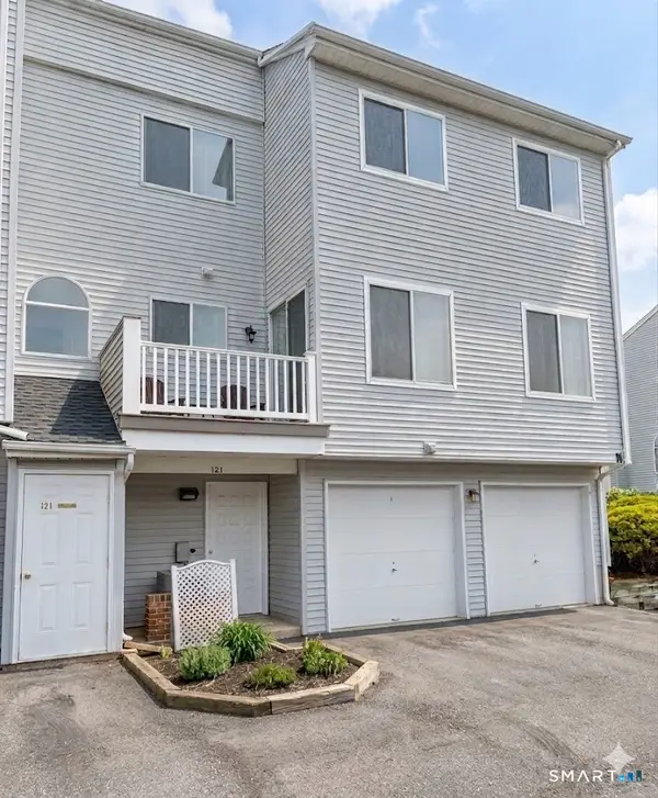 121 Staffordshire Common Drive #121, Wallingford, CT 06492