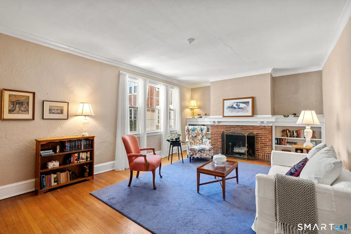 21 Robin Road #A2, West Hartford, CT 06119 - #1