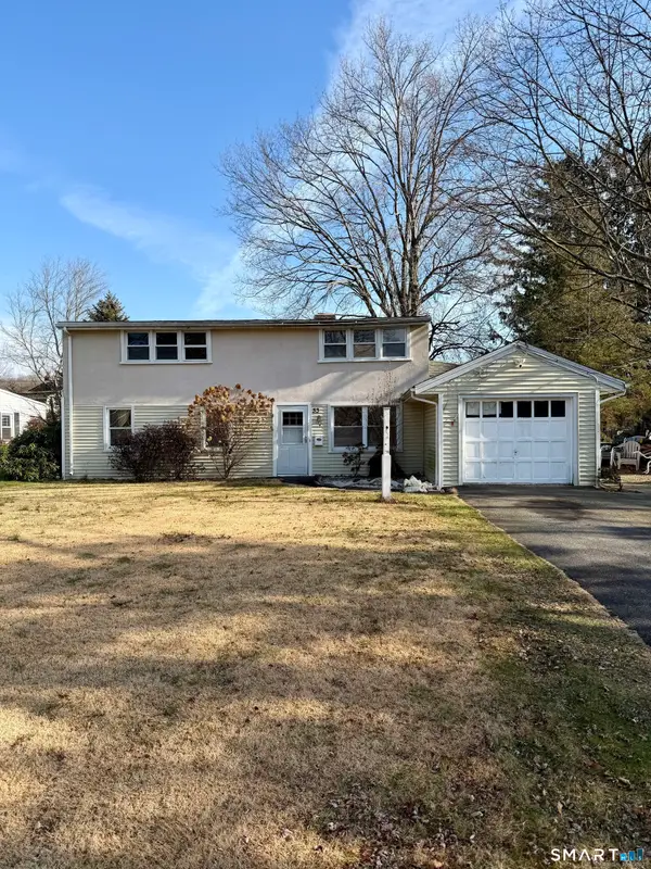 33 Assisi Way, Norwalk, CT 06854